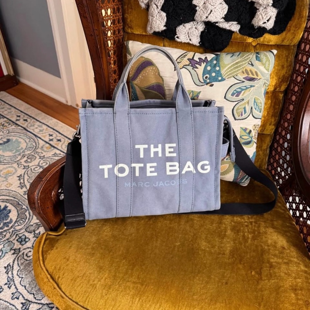 Marc Jacobs The Tote Bag Medium EUC